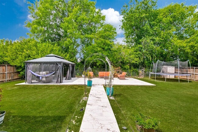 Building Photo - 7721 Shackelford Dr