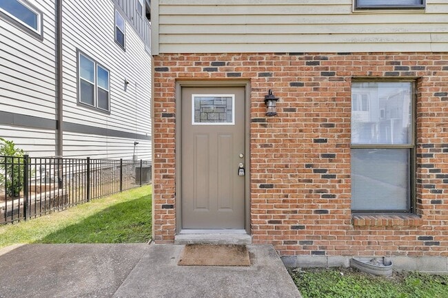 Building Photo - 3319A Felicia St