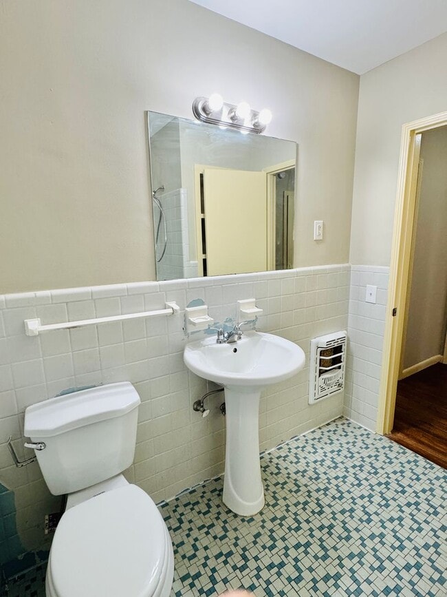 Building Photo - Beyond Perfect 3 bedroom 1 bath !!!!