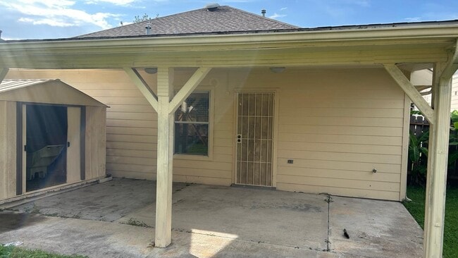 Building Photo - 5434 Cinnamon Lake Dr