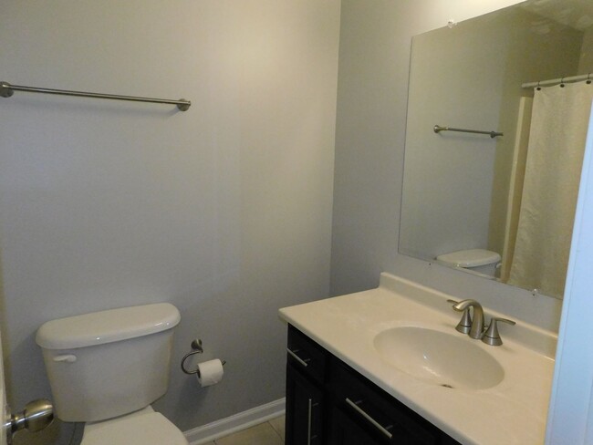 Building Photo - New 3 Bedroom 2 bath