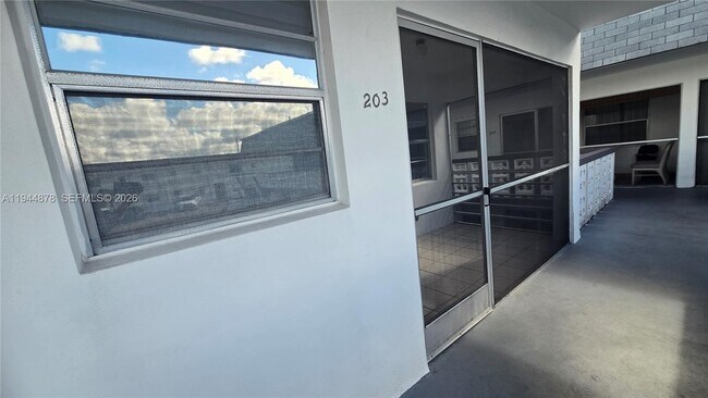 Building Photo - 1700 Cleveland St