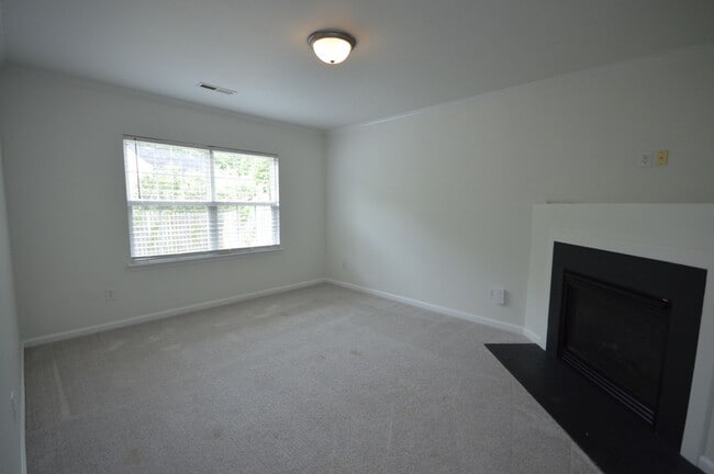 Building Photo - 404 Hanson Rd