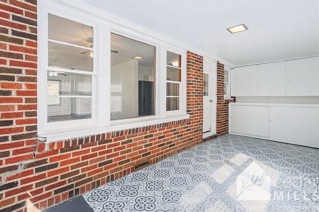 Building Photo - 1810 N Garland St
