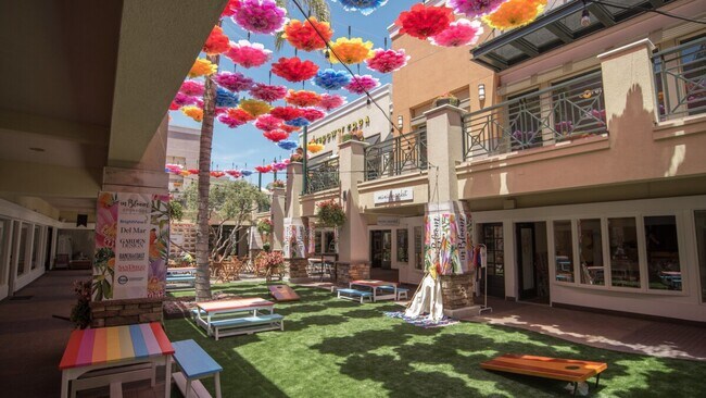 Flower Hill Mall - 817 America Way