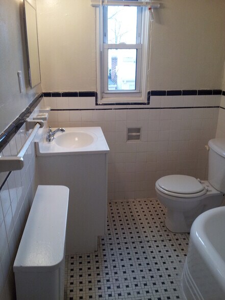 Building Photo - 220 Allison St NW