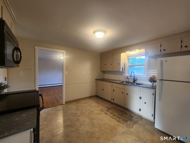 Building Photo - 283 Somers Rd