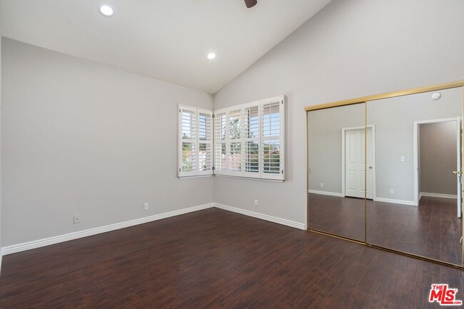 Building Photo - 5683 Hazelcrest Cir