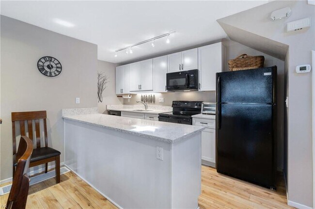 Building Photo - Great location in Incline Village