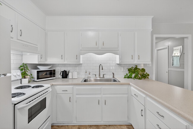 Building Photo - 930 Norland Rd