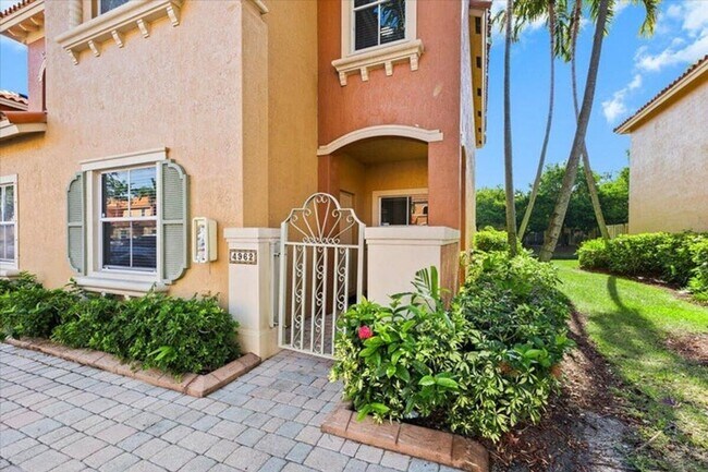 Building Photo - 4962 Leeward Ln
