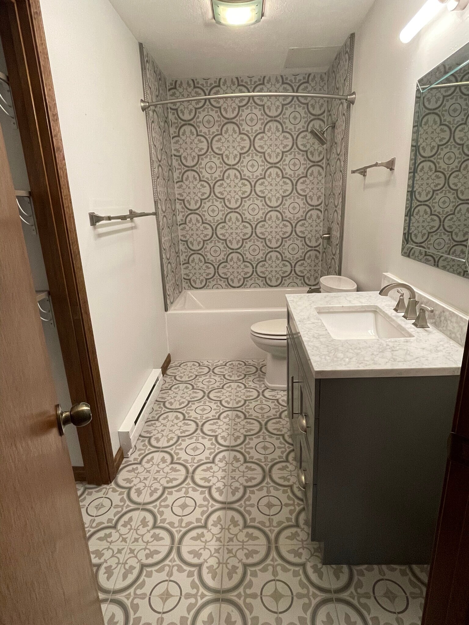 Fully remodeled bathroom - 4083 Applewood Ln