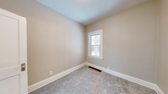 Building Photo - 4500 W 39th St
