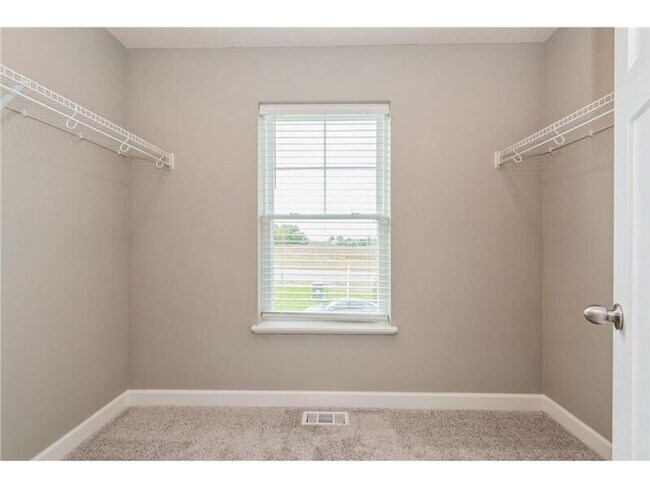 Building Photo - 10634 Weston Wy N