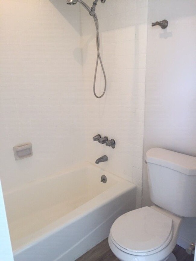 Building Photo - Newly Renovated 2 bedroom/2 bath unit at C...