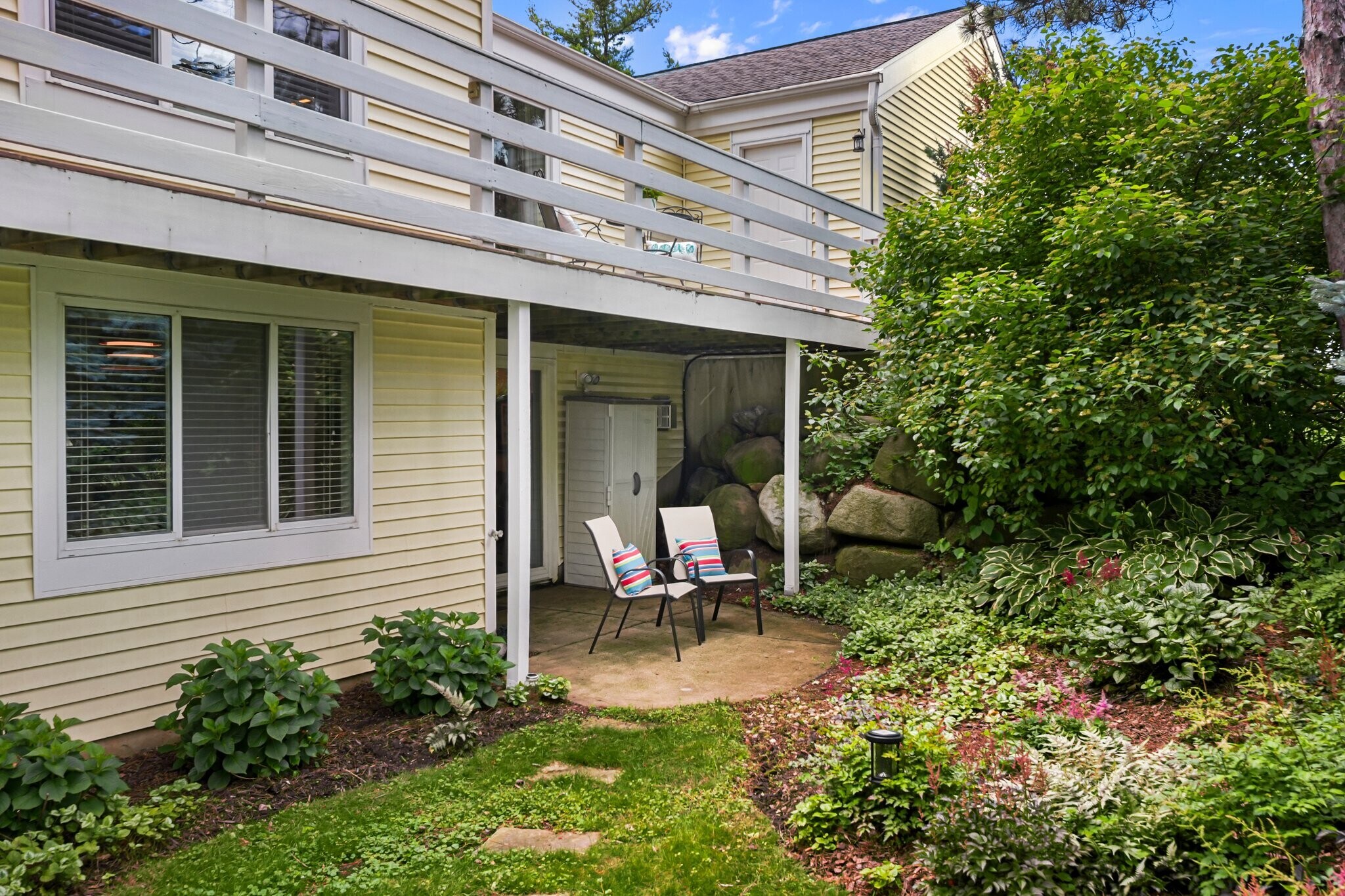 Building Photo - 2 Red Cedar Trl