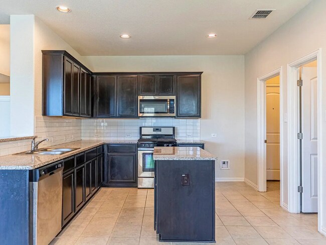 Building Photo - Spacious 4 Bedroom Home with 2 Car Garage in Boerne ISD