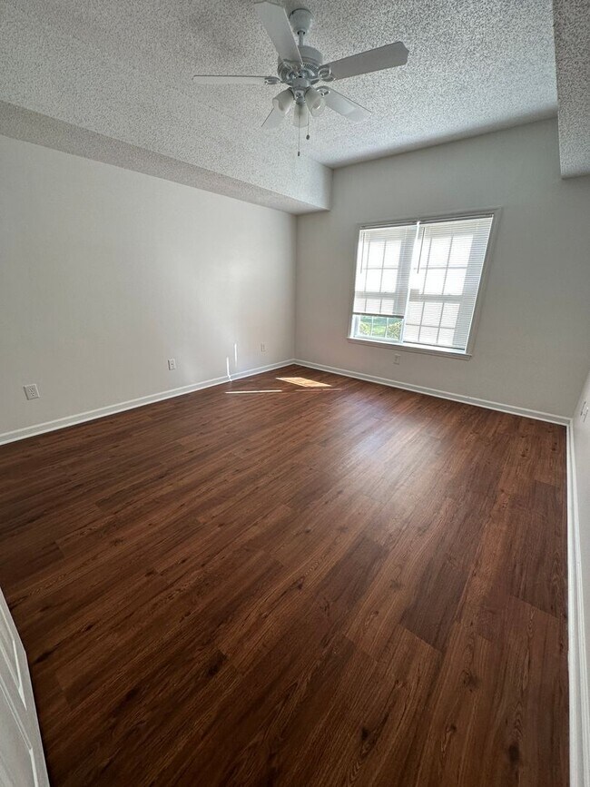 Building Photo - 4612 McClelland Dr