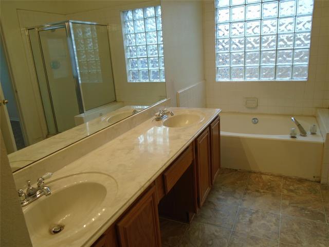 Building Photo - 320 Pebblebrook Ln