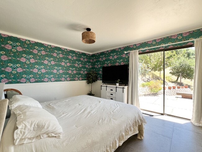 Building Photo - Stunning Alta Heights Hillside Home with Panoramic Views & Expansive Deck