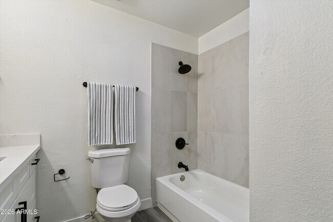 Building Photo - 3020 W Hartford Dr