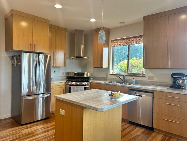 Building Photo - Rare Custom Four Bedroom Home On Five Acres!!!