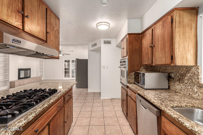 Building Photo - 2109 S Stanley Pl