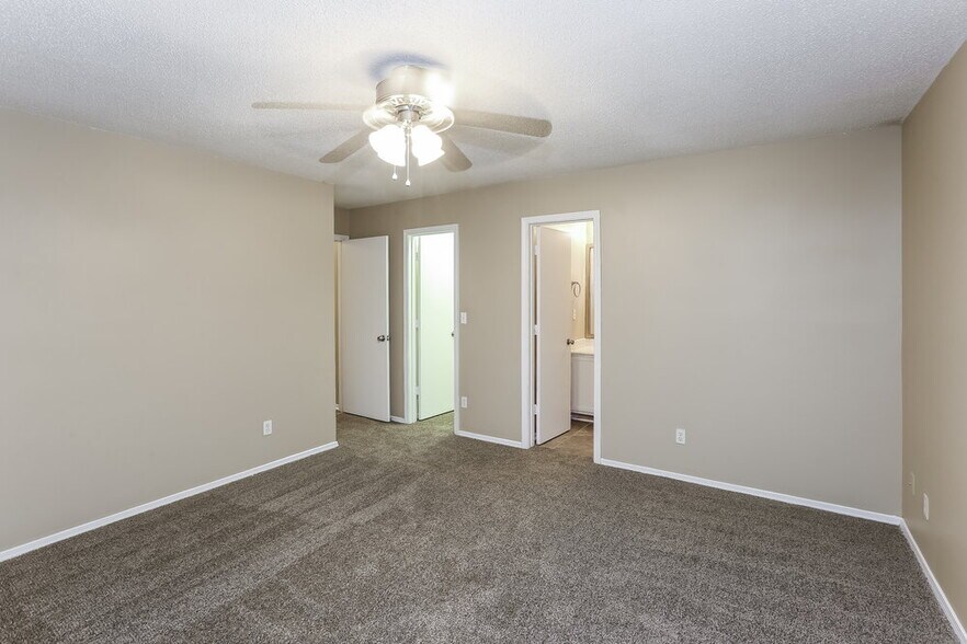 Building Photo - 3084 Champion Ln SW