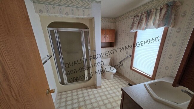 Building Photo - Spacious 4-bedroom, 3-bath home on West end Billings