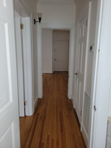 Building Photo - 118 Altondale Ave