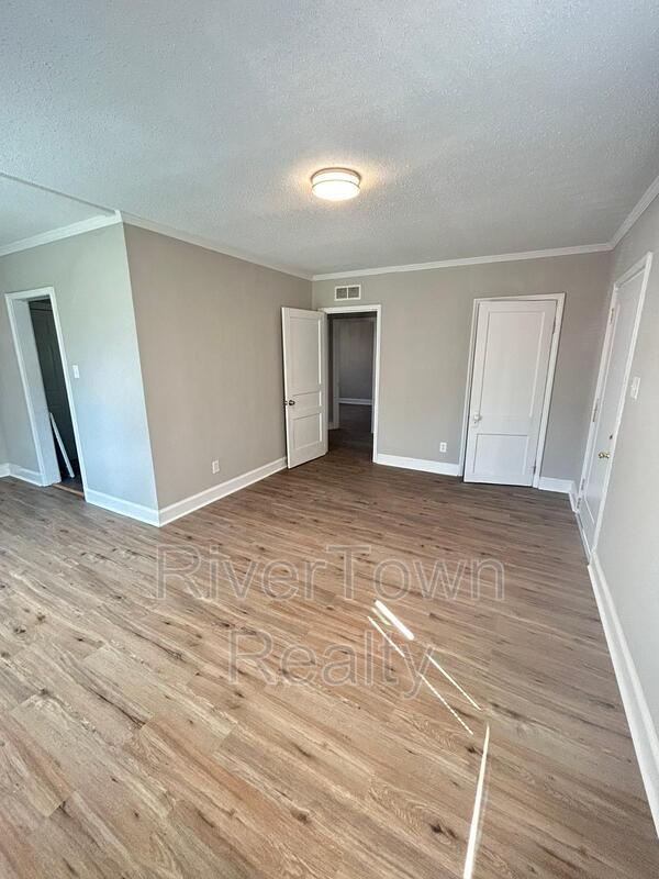 Building Photo - 2142 Henry Cir