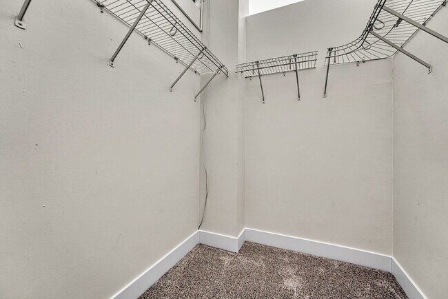 Building Photo - $1,550.00, 1 bed1 bath Updated Condo located in the heart of Denver