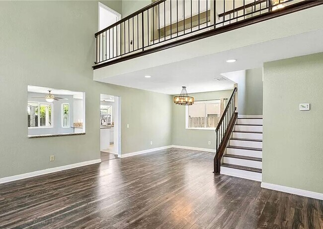 Building Photo - Spacious Two-Story Home in Lake Elsinore