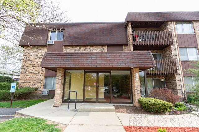 Building Photo - 940 E Old Willow Rd
