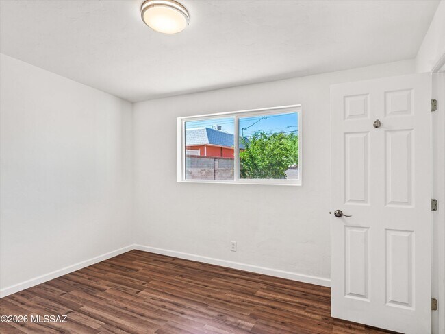Building Photo - 5725 E 10th St