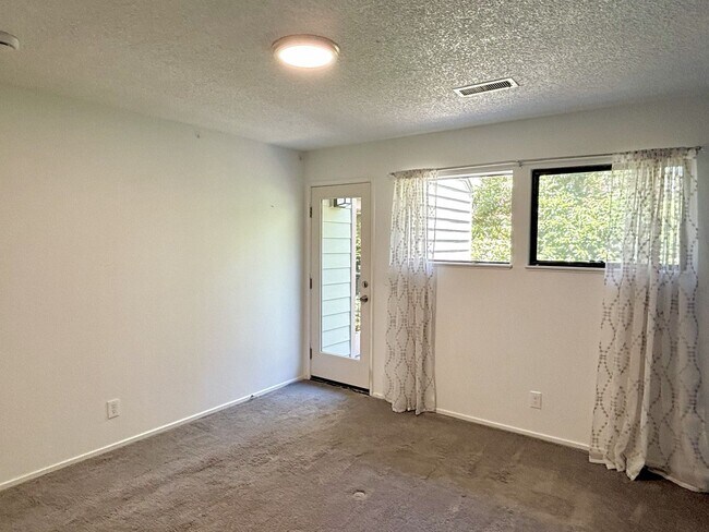 Building Photo - 331 SE 146th Ave