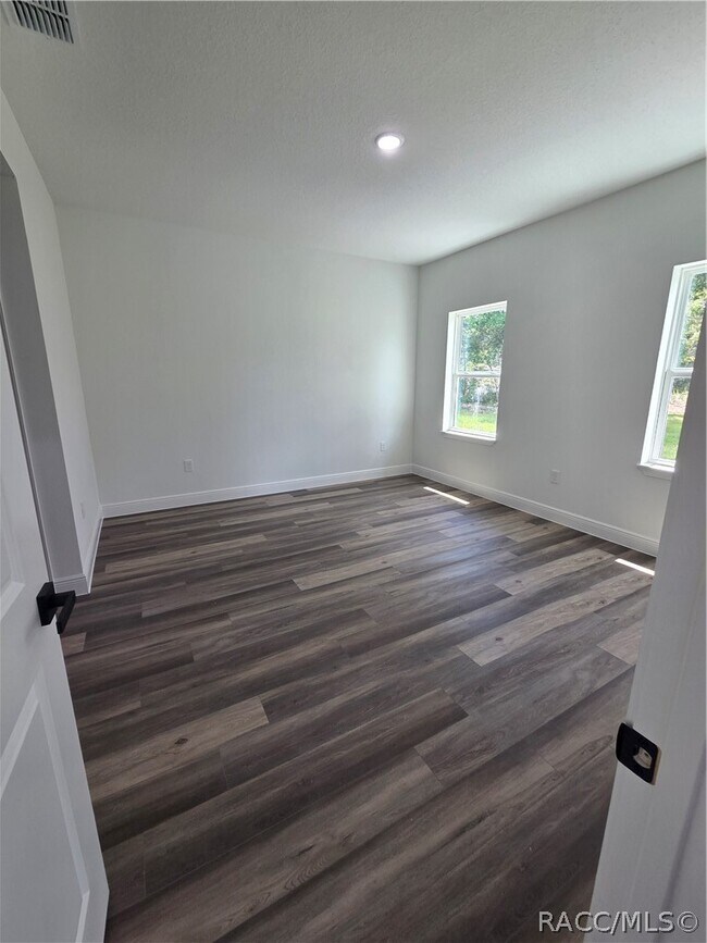 Building Photo - 8125 N Maltese Dr