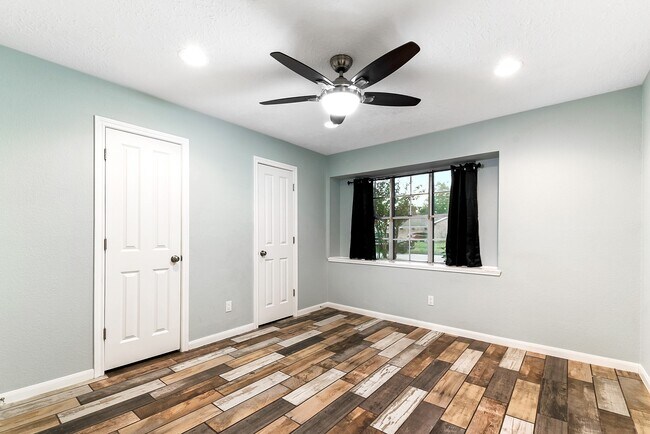 Building Photo - 215 Gentilly Dr