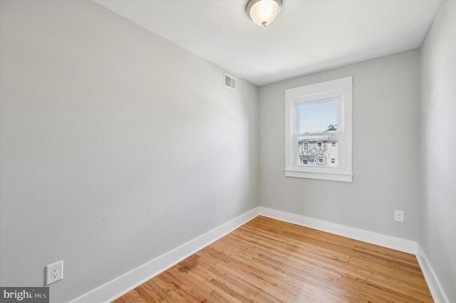 Building Photo - 125 W Berkley Ave