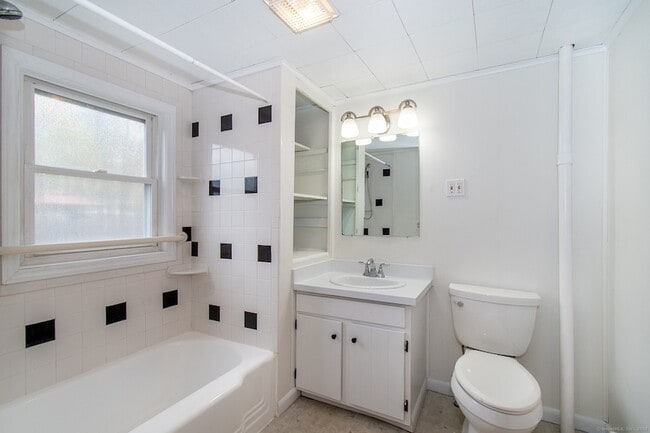 Building Photo - 34 N Maple St