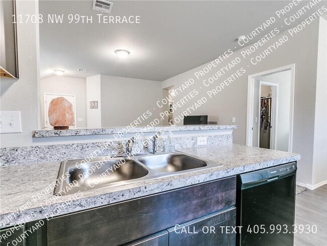 Building Photo - 11708 NW 99th Ter