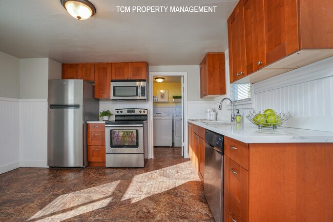 Building Photo - 8437 S M St