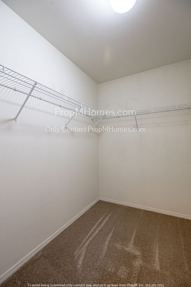 Building Photo - 10441 SW Franklin Ln