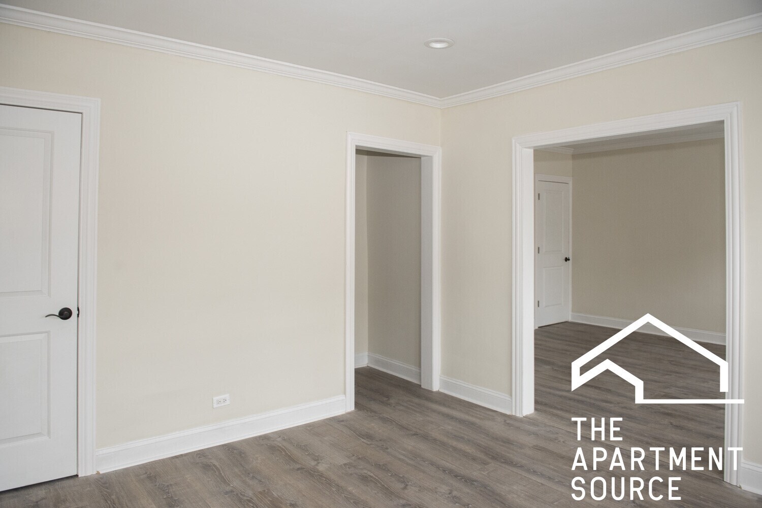 Building Photo - 733 Elm St