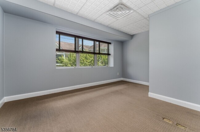 Building Photo - 490 Schooleys Mountain Rd