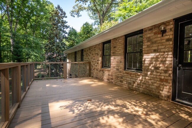 Building Photo - 1051 Crooked Creek Rd