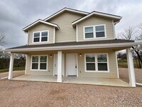 Building Photo - Beautiful 2 Bedroom/ 1 1/2 Bath Duplex in Kingsland, TX.