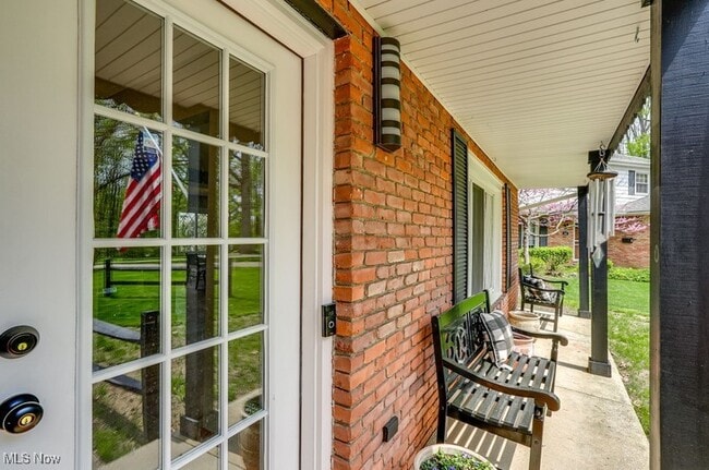 Building Photo - 896 Cliffside Dr