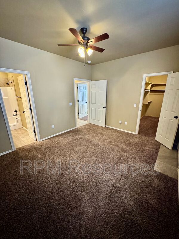 Building Photo - 147 Bison Ct Way