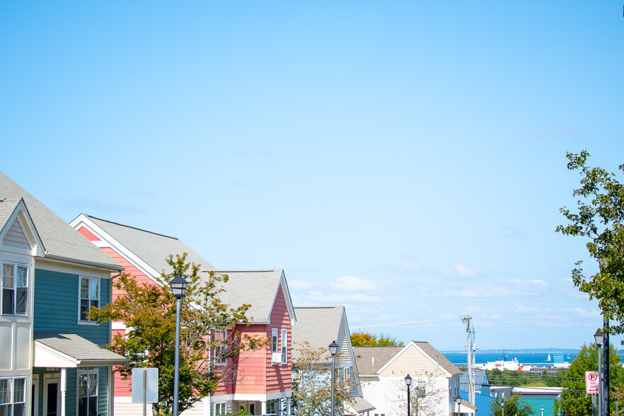 Building Photo - Newport Heights